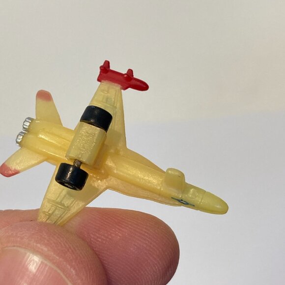 Micro Machines Military F-18 Hornet Fighter Aircraft USAF Yellow Funrise 1988 - Picture 7 of 8
